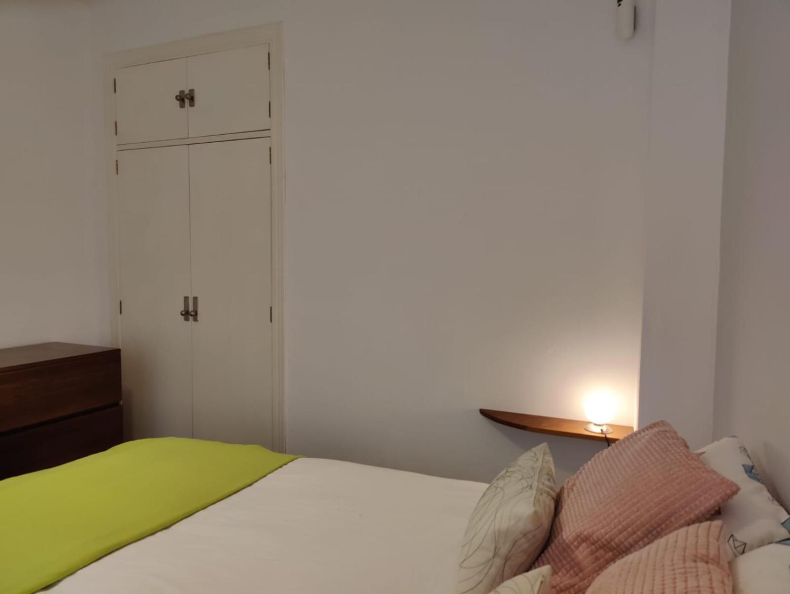 Luminoso Apartamento Exterior Con Balcon Y Patio En Centro Historico Feria-Alameda Siviglia Esterno foto