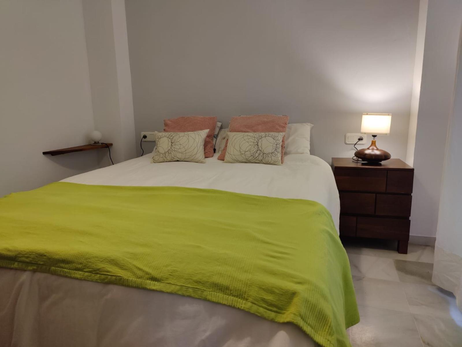 Luminoso Apartamento Exterior Con Balcon Y Patio En Centro Historico Feria-Alameda Siviglia Esterno foto