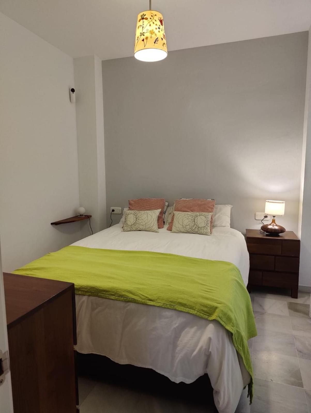 Luminoso Apartamento Exterior Con Balcon Y Patio En Centro Historico Feria-Alameda Siviglia Esterno foto